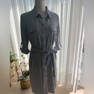 Sz M   (2) J McLaughlin shirt dresses. Nylon & spandex